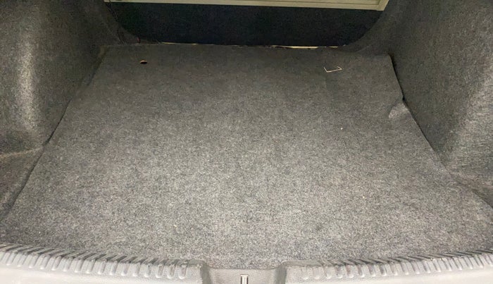 2012 Skoda Rapid ELEGANCE 1.6 MPI MT, Petrol, Manual, 1,04,264 km, Boot Inside