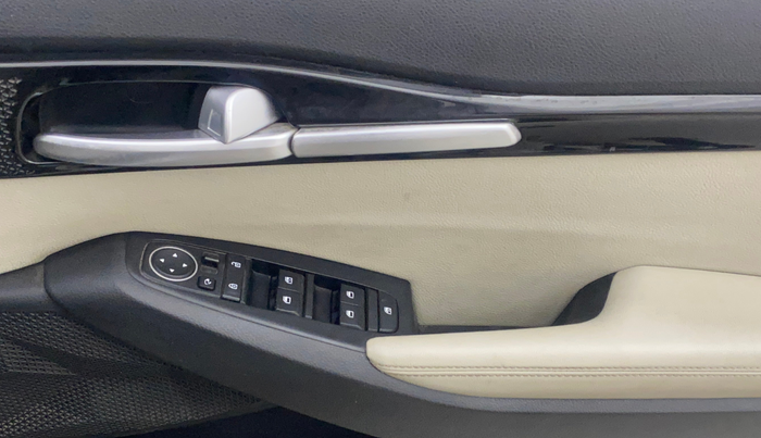 2019 KIA SELTOS HTX 1.5 DIESEL, Diesel, Manual, 1,06,763 km, Driver Side Door Panels Control
