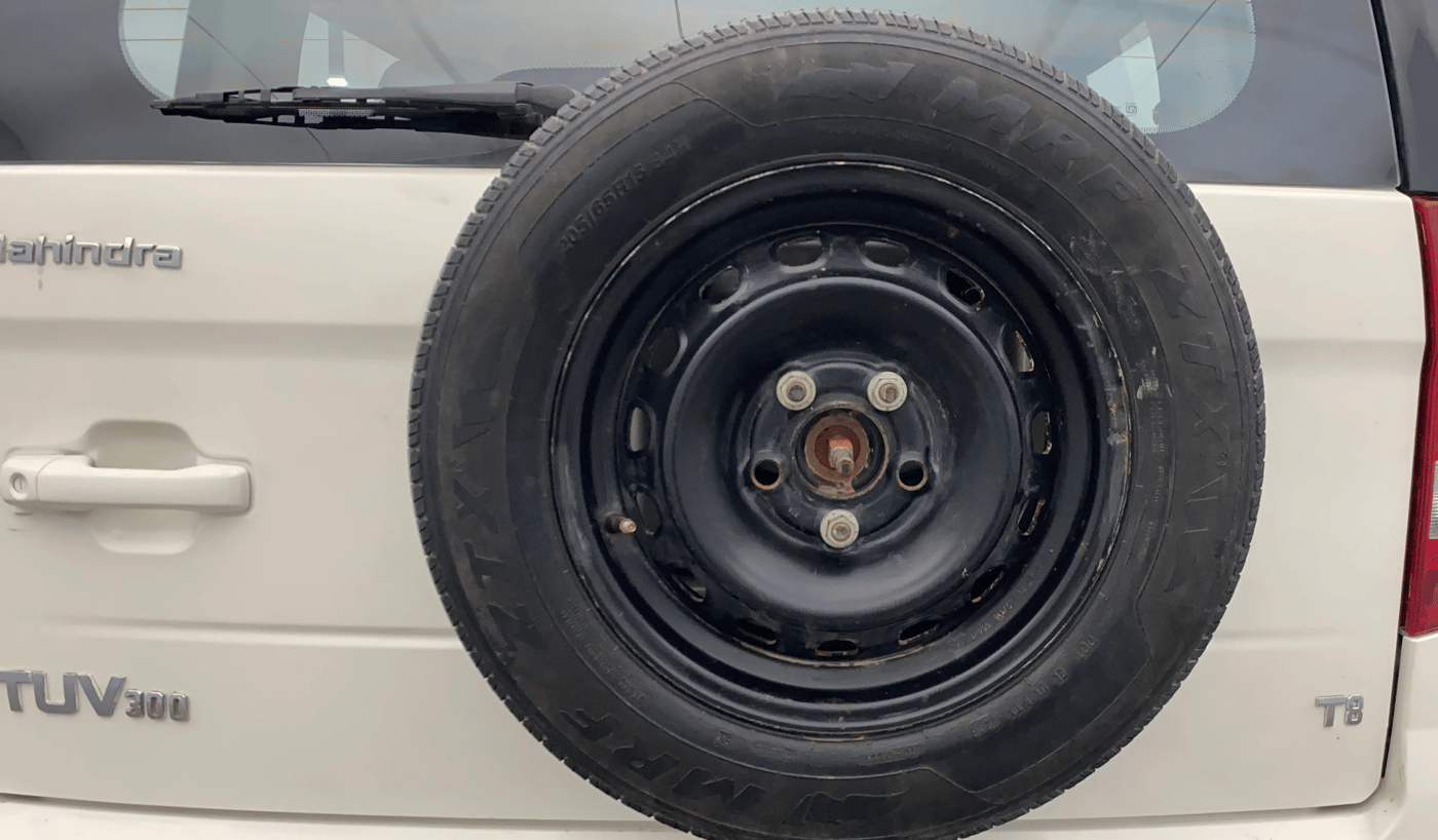 2017 Mahindra TUV300 T8, Diesel, Manual, 87,345 km, Spare Tyre