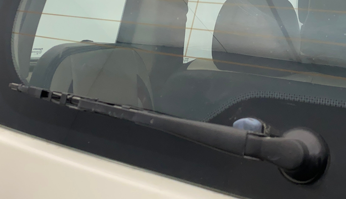 2017 Mahindra TUV300 T8, Diesel, Manual, 87,345 km, Rear Wiper