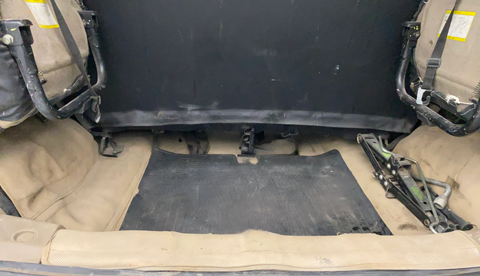 2017 Mahindra TUV300 T8, Diesel, Manual, 87,345 km, Boot Inside