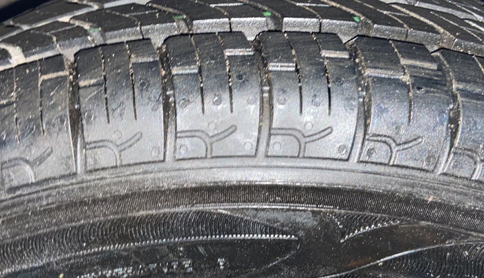 2017 Maruti Alto 800 VXI, CNG, Manual, 34,128 km, Right Front Tyre Tread