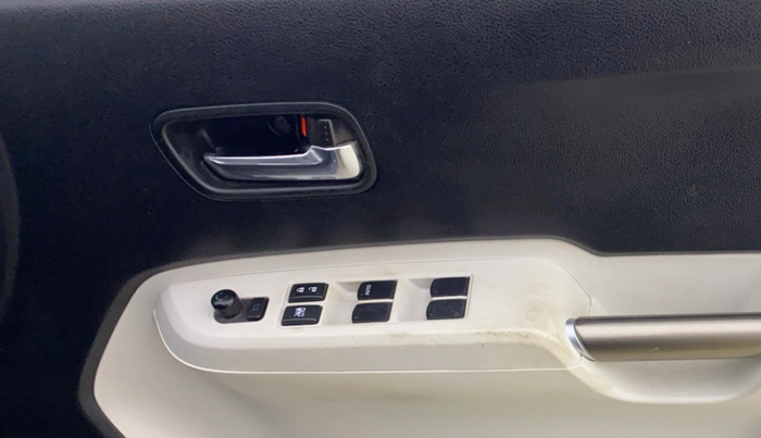 2019 Maruti IGNIS ZETA 1.2 AMT, CNG, Automatic, 85,452 km, Driver Side Door Panels Control