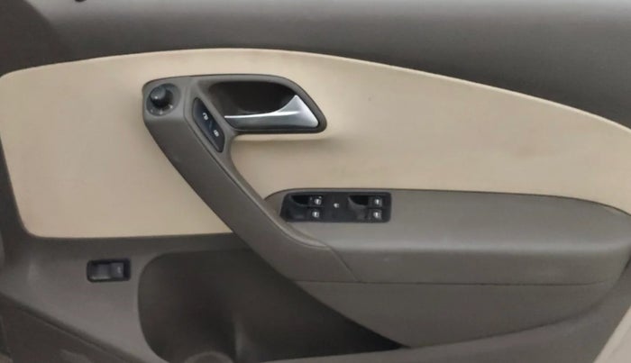 2013 Volkswagen Vento COMFORTLINE 1.6, Petrol, Manual, 94,040 km, Driver Side Door Panels Control