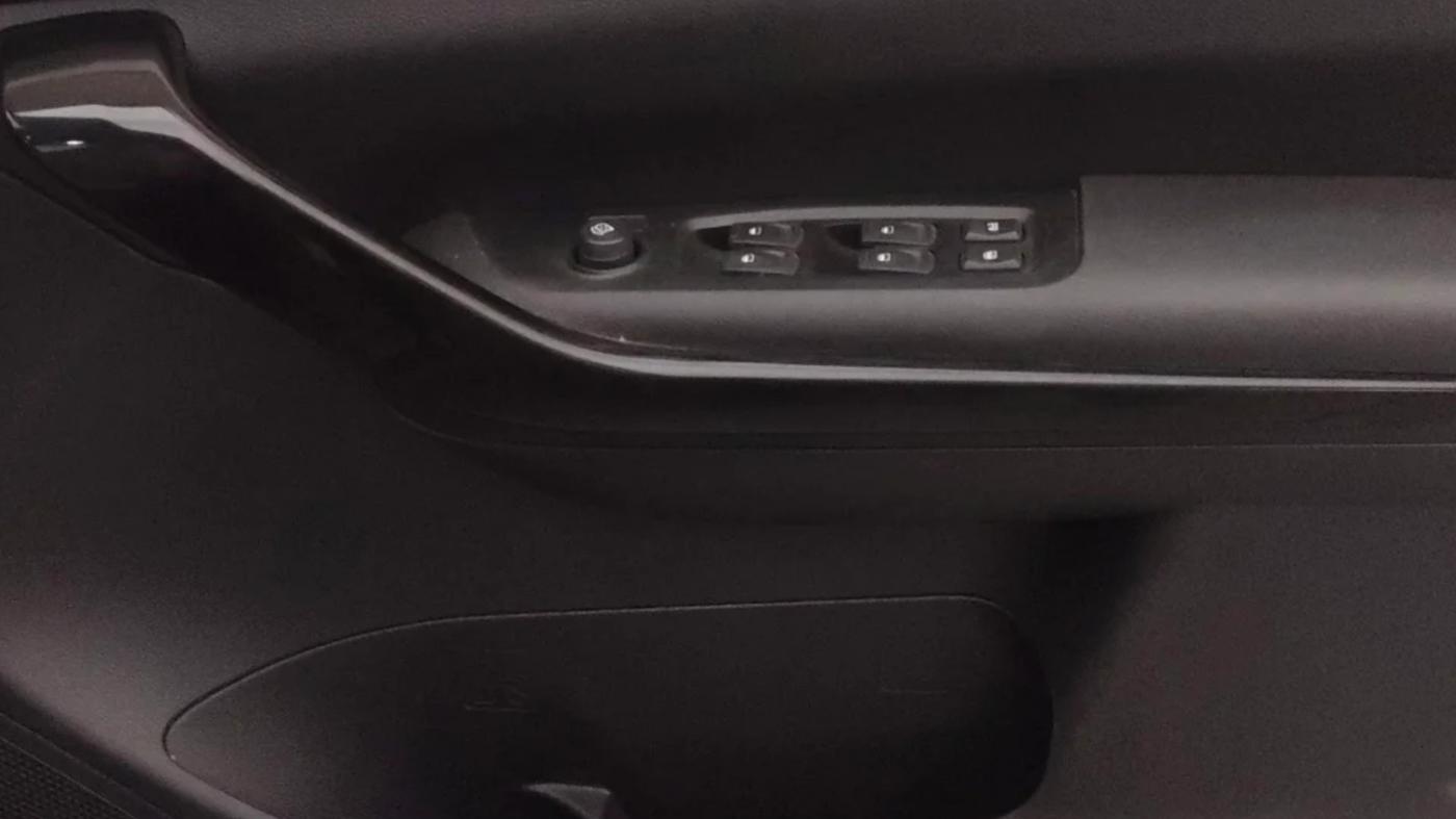 2023 Mahindra XUV700 AX 5 D AT 5 STR, Diesel, Automatic, 47,042 km, Driver Side Door Panels Control