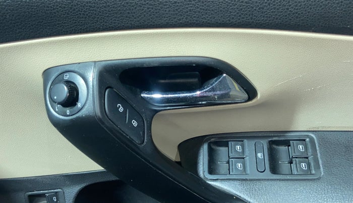 2019 Skoda Rapid STYLE 1.6 MPI AT, Petrol, Automatic, 88,774 km, Driver Side Door Panels Control