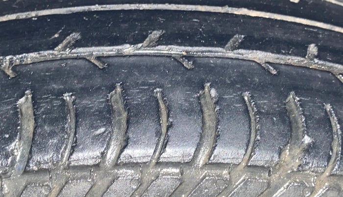 2014 Maruti Swift Dzire VDI, Diesel, Manual, 91,924 km, Right Front Tyre Tread