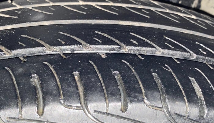 2014 Maruti Swift Dzire VDI, Diesel, Manual, 91,924 km, Left Rear Tyre Tread