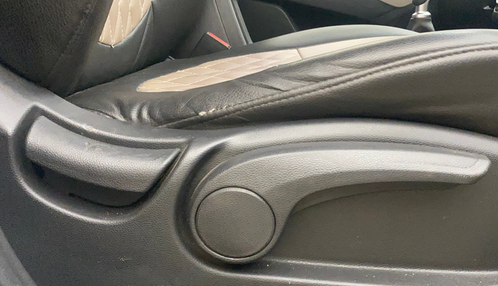 2016 Hyundai Creta SX PLUS 1.6 PETROL, Petrol, Manual, 60,484 km, Driver Side Adjustment Panel