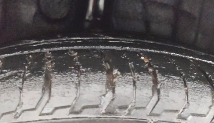 2021 Hyundai NEW I20 ASTA 1.2 AT, Petrol, Automatic, 36,902 km, Right Rear Tyre Tread