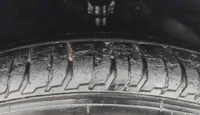 2021 Hyundai NEW I20 ASTA 1.2 AT, Petrol, Automatic, 36,902 km, Right Front Tyre Tread