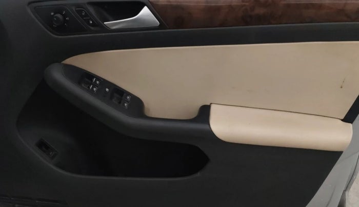 2016 Volkswagen Jetta COMFORTLINE TSI, Petrol, Manual, 1,20,909 km, Driver Side Door Panels Control