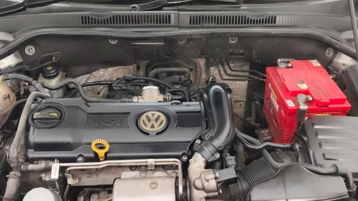 2016 Volkswagen Jetta COMFORTLINE TSI, Petrol, Manual, 1,20,984 km, Engine View