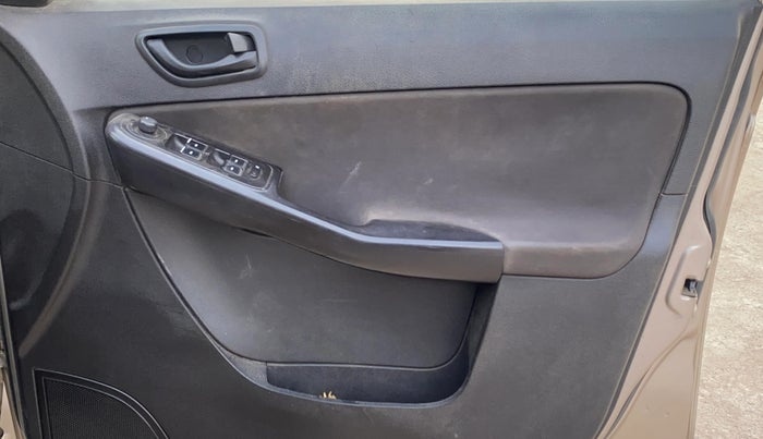 2016 Tata Zest XMS PETROL, Petrol, Manual, 96,639 km, Driver Side Door Panels Control