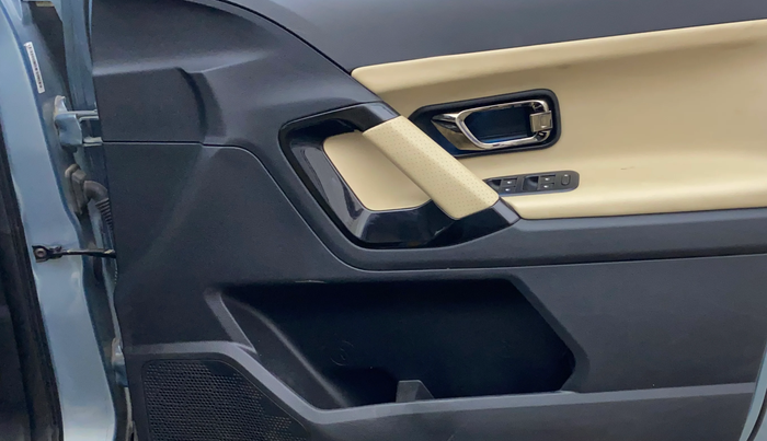 2022 Tata Safari XZA PLUS, Diesel, Automatic, 46,519 km, Driver Side Door Panels Control