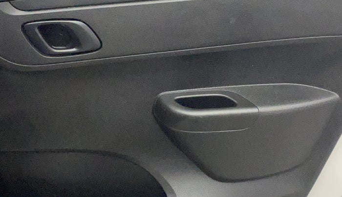 2017 Renault Kwid RXT 1.0 AMT (O), Petrol, Automatic, 84,336 km, Driver Side Door Panels Control