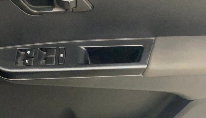 2018 Mahindra KUV 100 NXT K8 P 6 STR, Petrol, Manual, 83,476 km, Driver Side Door Panels Control