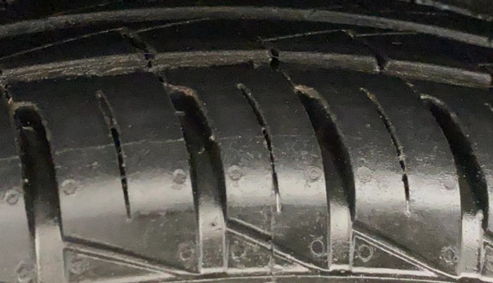 2025 Renault Kwid RXL 1.0 (O), Petrol, Manual, 5,101 km, Right Front Tyre Tread