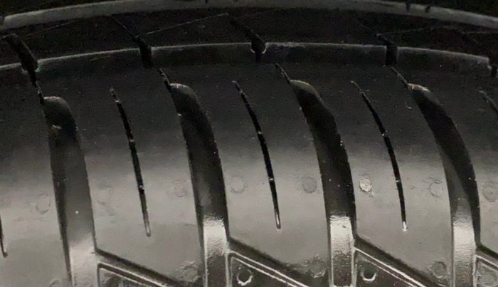 2025 Renault Kwid RXL 1.0 (O), Petrol, Manual, 5,101 km, Left Rear Tyre Tread