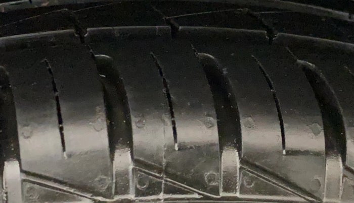 2025 Renault Kwid RXL 1.0 (O), Petrol, Manual, 5,101 km, Right Rear Tyre Tread