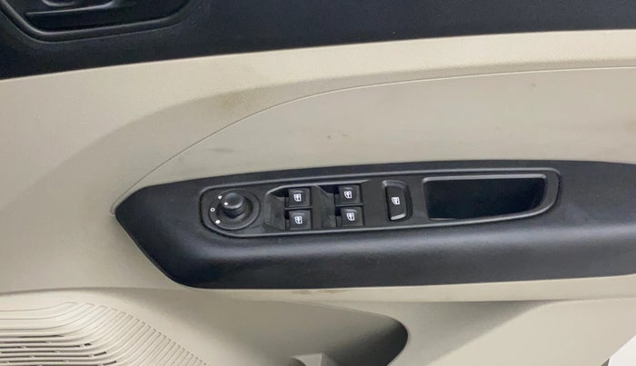 2022 Renault TRIBER RXZ AMT, Petrol, Automatic, 26,341 km, Driver Side Door Panels Control