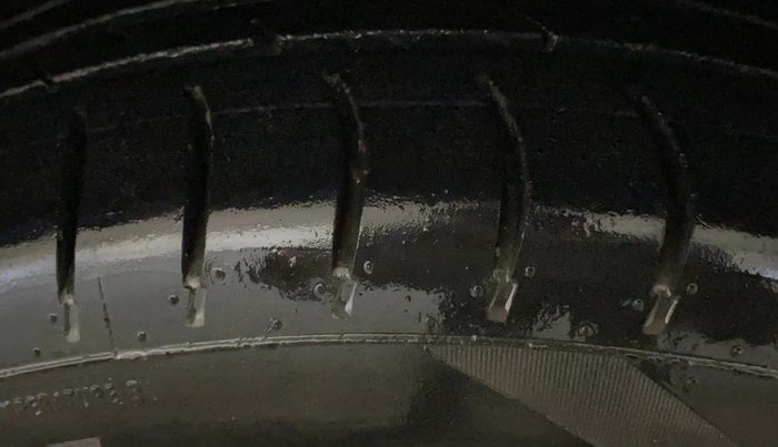 2016 Maruti Baleno DELTA PETROL 1.2, Petrol, Manual, 1,03,055 km, Right Front Tyre Tread