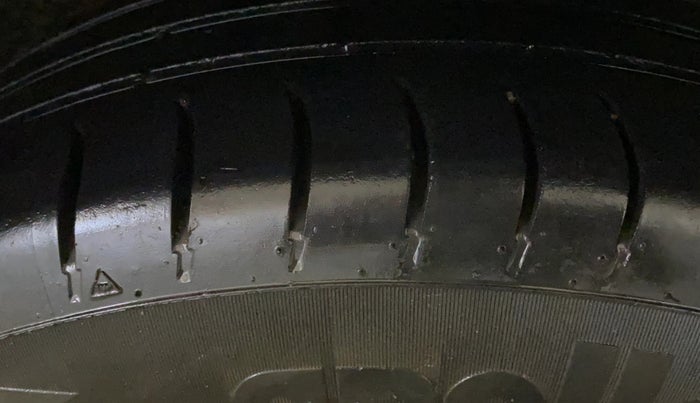 2016 Maruti Baleno DELTA PETROL 1.2, Petrol, Manual, 1,03,055 km, Right Rear Tyre Tread