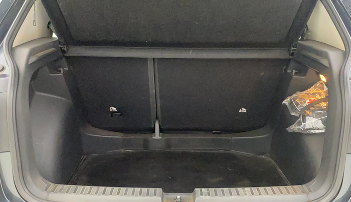 2024 Volkswagen TAIGUN TOPLINE 1.0 TSI MT, Petrol, Manual, 11,046 km, Boot Inside