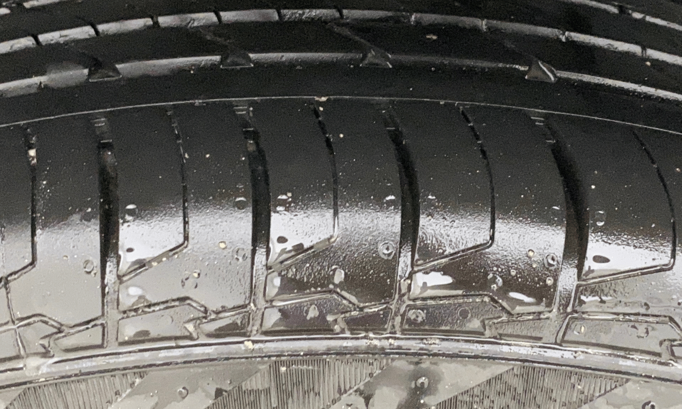 2019 MG HECTOR SHARP 1.5 DCT PETROL, CNG, Automatic, 89,506 km, Right Rear Tyre Tread