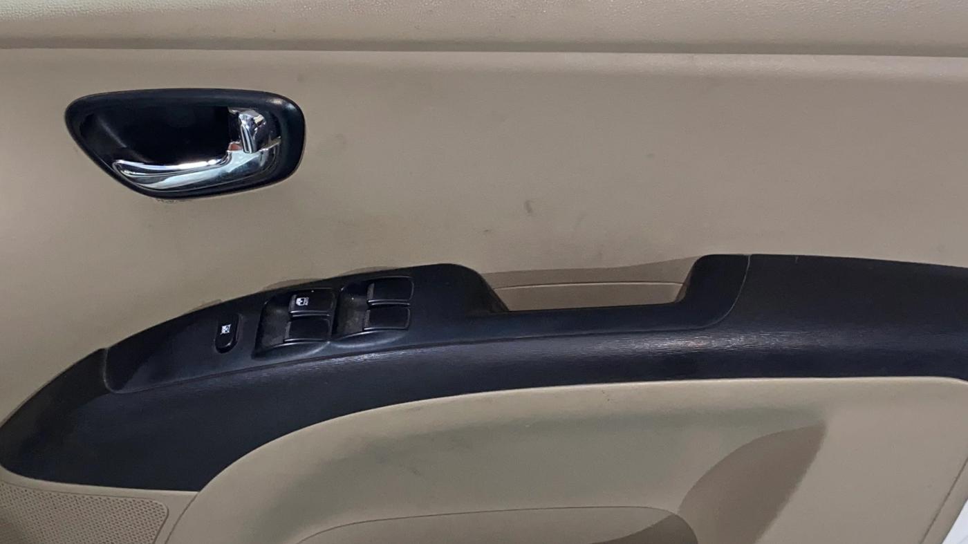 2015 Hyundai i10 SPORTZ 1.1, Petrol, Manual, 44,752 km, Driver Side Door Panels Control