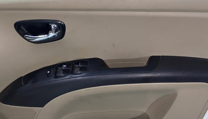 2015 Hyundai i10 SPORTZ 1.1, Petrol, Manual, 44,695 km, Driver Side Door Panels Control