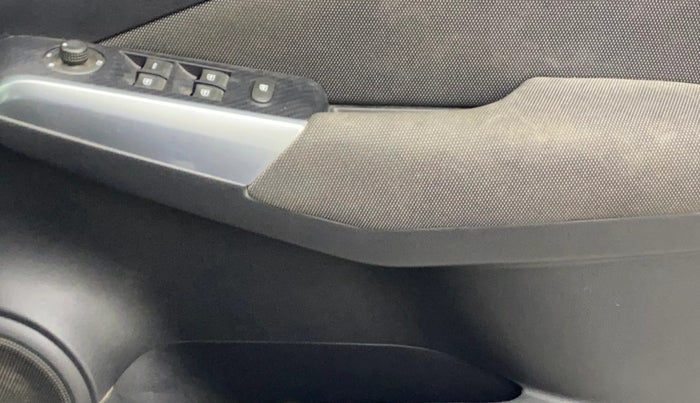 2019 Nissan Kicks XV DIESEL, Diesel, Manual, 81,657 km, Driver Side Door Panels Control