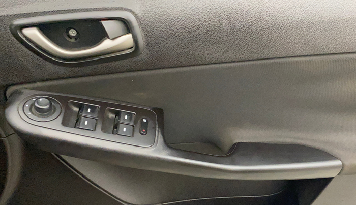 2014 Tata Zest XT PETROL, Petrol, Manual, 86,702 km, Driver Side Door Panels Control