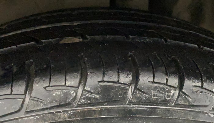 2014 Maruti Ertiga VXI, Petrol, Manual, 48,022 km, Left Rear Tyre Tread