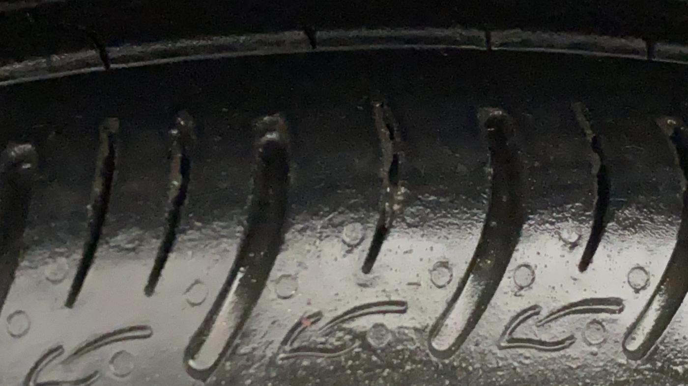 2014 Maruti Ertiga VXI, Petrol, Manual, 48,022 km, Right Front Tyre Tread