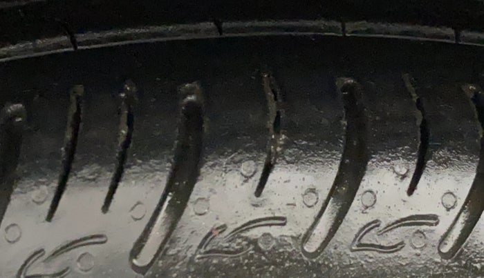 2014 Maruti Ertiga VXI, Petrol, Manual, 48,022 km, Right Front Tyre Tread