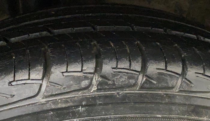 2014 Maruti Ertiga VXI, Petrol, Manual, 48,022 km, Right Rear Tyre Tread