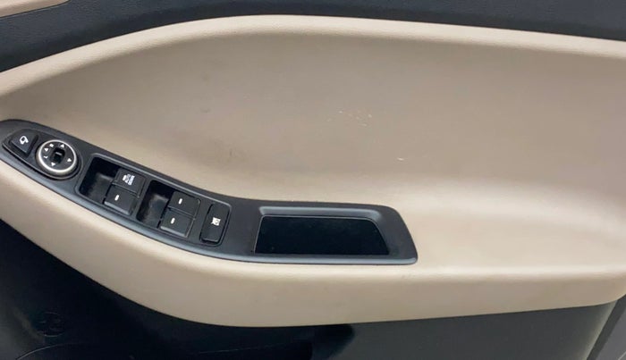 2017 Hyundai Elite i20 SPORTZ 1.4 CRDI, Diesel, Manual, 1,12,166 km, Driver Side Door Panels Control