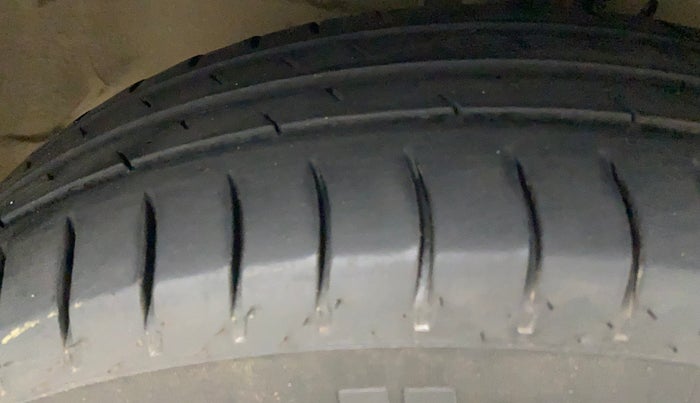 2019 Maruti Swift Dzire TOUR S DIESEL, Diesel, Manual, 67,698 km, Right Front Tyre Tread