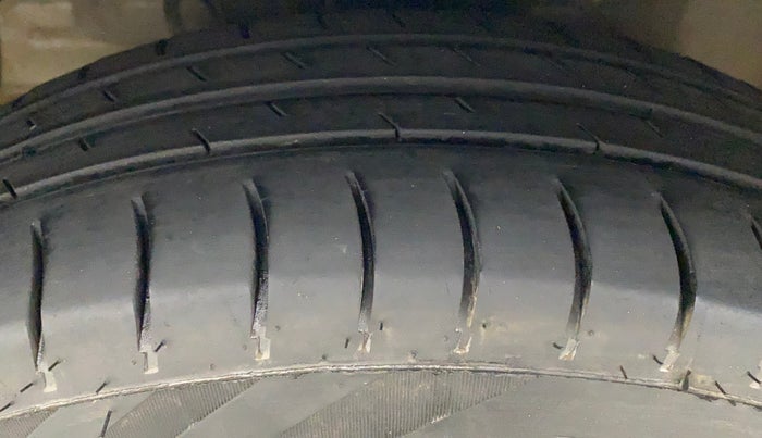 2019 Maruti Swift Dzire TOUR S DIESEL, Diesel, Manual, 67,698 km, Left Front Tyre Tread