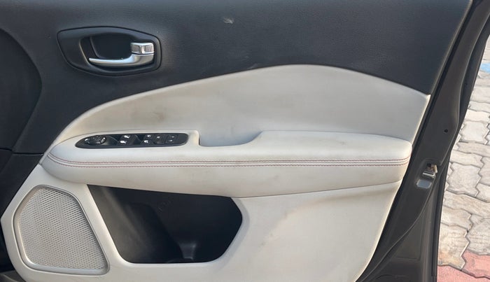 2018 Jeep Compass LIMITED 2.0 DIESEL, Diesel, Manual, 1,06,555 km, Driver Side Door Panels Control