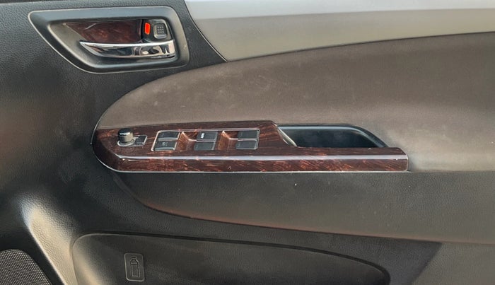 2017 Maruti Ertiga VDI SHVS, Diesel, Manual, 1,37,464 km, Driver Side Door Panels Control