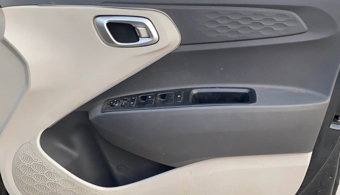 2024 Hyundai AURA SX 1.2 CNG, CNG, Manual, 36,615 km, Driver Side Door Panels Control