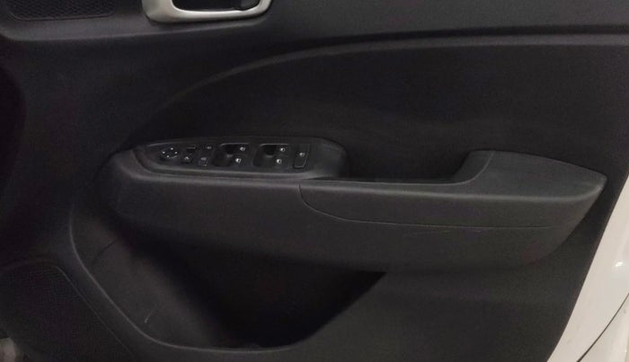 2019 Hyundai VENUE SX 1.4 CRDI, Diesel, Manual, 53,723 km, Driver Side Door Panels Control