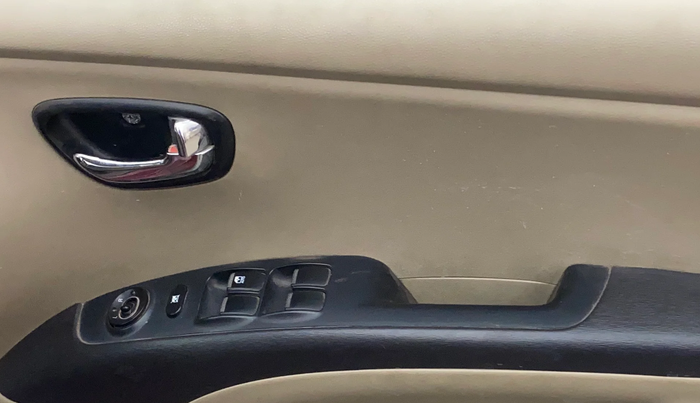 2013 Hyundai i10 SPORTZ 1.2 AT, Petrol, Automatic, 99,066 km, Driver Side Door Panels Control