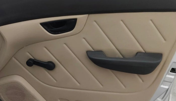 2014 Hyundai Eon D-LITE, Petrol, Manual, 45,951 km, Driver Side Door Panels Control