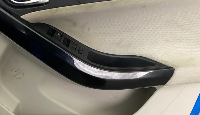 2020 Tata NEXON XZA PLUS (O) PETROL DUAL TONE, Petrol, Automatic, 82,057 km, Driver Side Door Panels Control