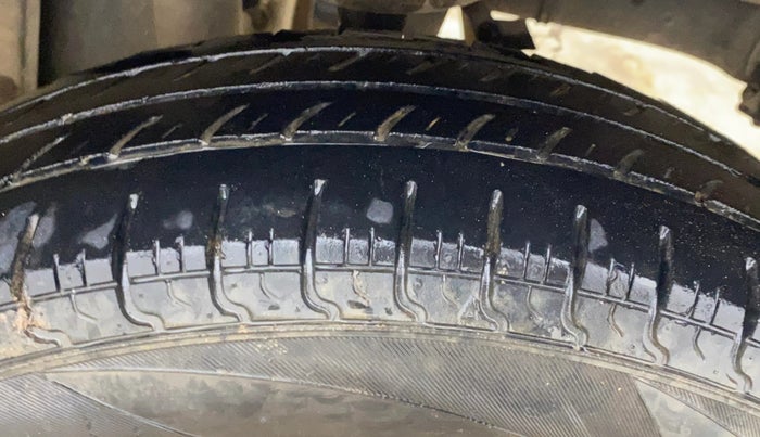 2019 Maruti Alto 800 LXI, Petrol, Manual, 32,821 km, Left Rear Tyre Tread