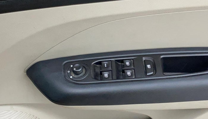 2023 Renault TRIBER RXZ AMT, Petrol, Automatic, 15,606 km, Driver Side Door Panels Control