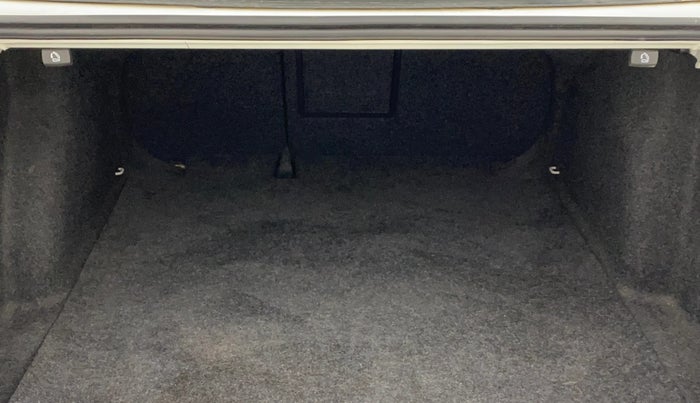 2015 Volkswagen Jetta HIGHLINE TDI, Diesel, Manual, 81,441 km, Boot Inside